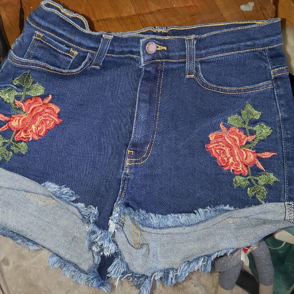 Jean shorts cute rose detail